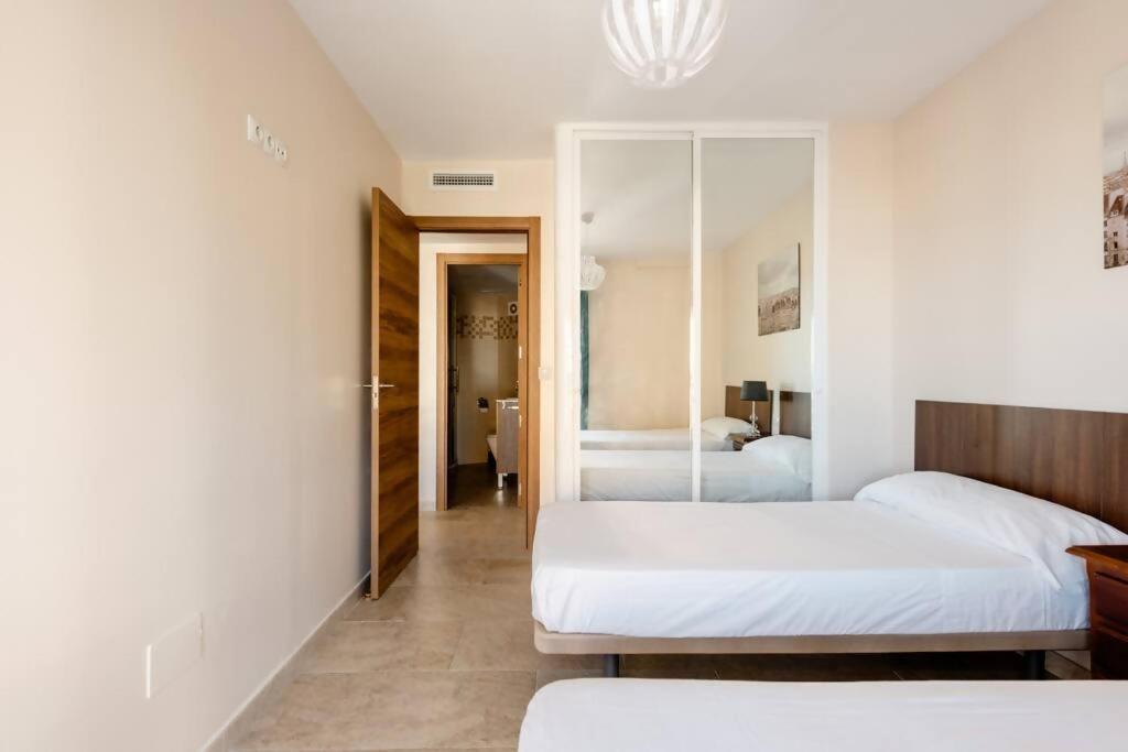 Apartamento Amplio Con Vistas Al Mar Y Piscina En Benalmádena Exterior foto