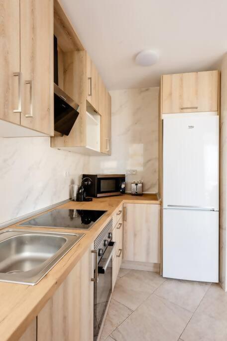 Apartamento Amplio Con Vistas Al Mar Y Piscina En Benalmádena Exterior foto