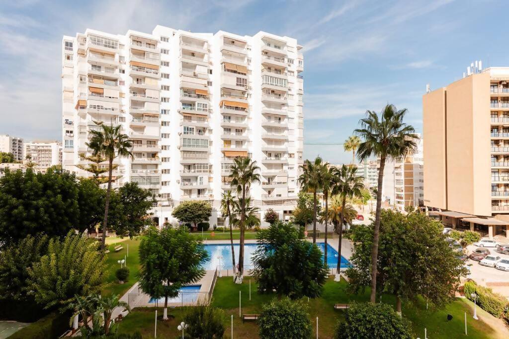 Apartamento Amplio Con Vistas Al Mar Y Piscina En Benalmádena Exterior foto