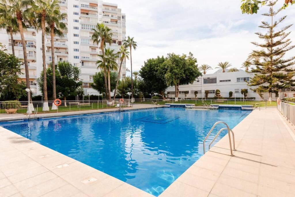 Apartamento Amplio Con Vistas Al Mar Y Piscina En Benalmádena Exterior foto
